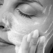 Aloe Cleanser- Porentief rein, ohne zu spannen